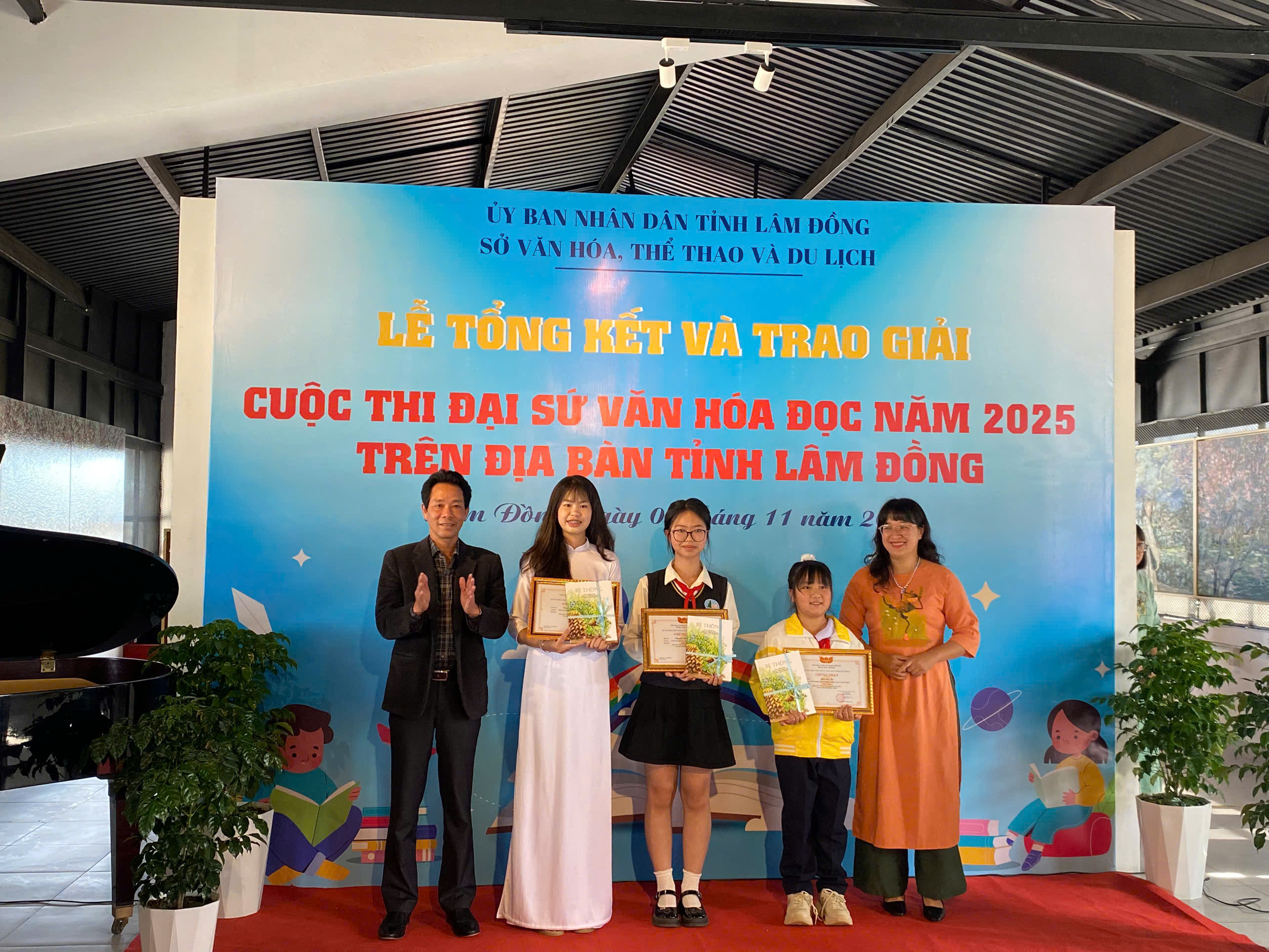 Từ trang sách đến trái tim - Câu chuyện của những Đại sứ Văn hóa đọc Lâm Đồng 2025