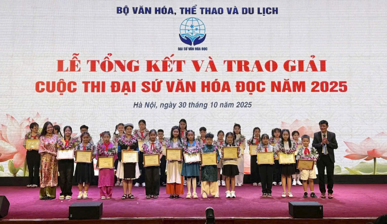 Lan tỏa văn hóa đọc: 09 học sinh Lâm Đồng được Bộ VHTTDL trao giải tại Cuộc thi “Đại sứ Văn hóa đọc” toàn quốc năm 2025